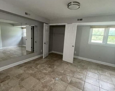 7325 Radcliffe Drive - Photo Thumbnail 28