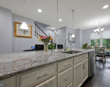 518 Harborview Drive - Photo Thumbnail 10
