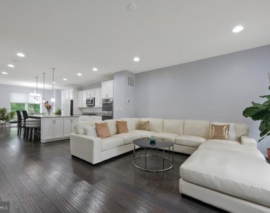 518 Harborview Drive - Photo Thumbnail 6