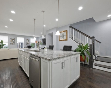 518 Harborview Drive - Photo Thumbnail 14