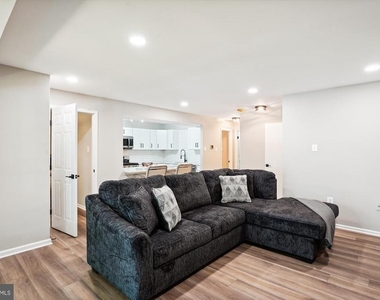 820 Quince Orchard Boulevard - Photo Thumbnail 6