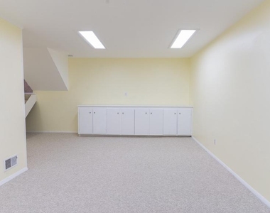 9228 E Parkhill Drive - Photo Thumbnail 16