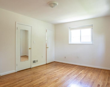 9228 E Parkhill Drive - Photo Thumbnail 6