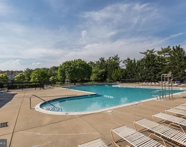 401 Suffield Drive - Photo Thumbnail 20