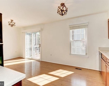 401 Suffield Drive - Photo Thumbnail 6