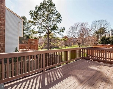 401 Suffield Drive - Photo Thumbnail 17