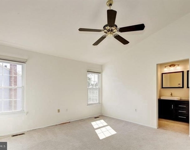 401 Suffield Drive - Photo Thumbnail 7
