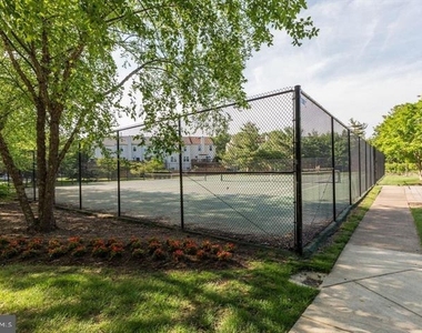 401 Suffield Drive - Photo Thumbnail 21