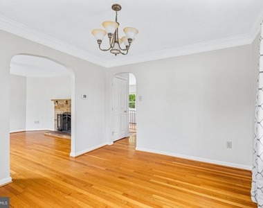 708 E Main Street - Photo Thumbnail 5