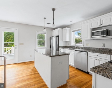 708 E Main Street - Photo Thumbnail 7