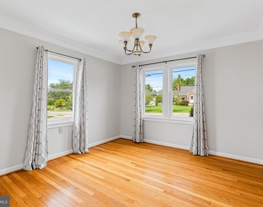 708 E Main Street - Photo Thumbnail 6