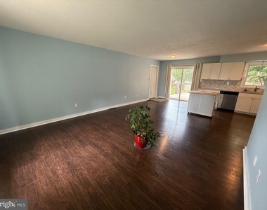 1707 Fairmount Road - Photo Thumbnail 7