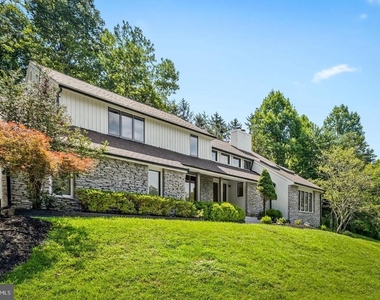 2318 Shaded Brook Drive - Photo Thumbnail 5