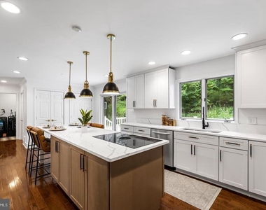 2318 Shaded Brook Drive - Photo Thumbnail 27