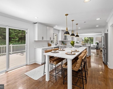 2318 Shaded Brook Drive - Photo Thumbnail 23