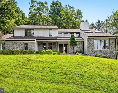 2318 Shaded Brook Drive - Photo Thumbnail 4