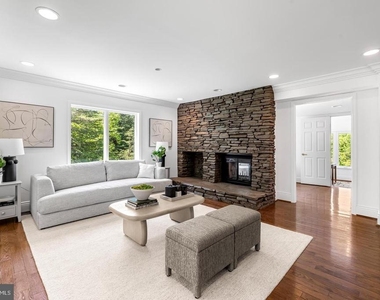 2318 Shaded Brook Drive - Photo Thumbnail 15