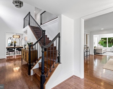 2318 Shaded Brook Drive - Photo Thumbnail 9