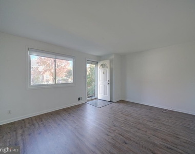 5113 Meridy Avenue - Photo Thumbnail 3