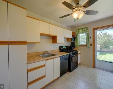 5113 Meridy Avenue - Photo Thumbnail 10