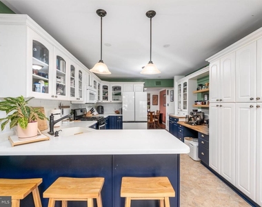 1005 Light Street - Photo Thumbnail 9