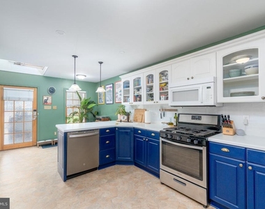 1005 Light Street - Photo Thumbnail 8