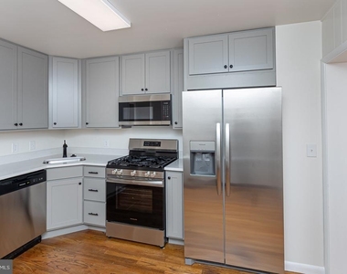 416 E Cross Street - Photo Thumbnail 5