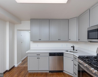416 E Cross Street - Photo Thumbnail 6