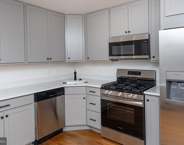 416 E Cross Street - Photo Thumbnail 8