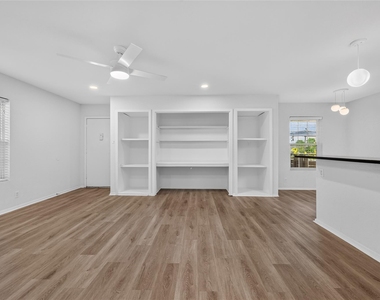 910 Duncan Ln - Photo Thumbnail 6