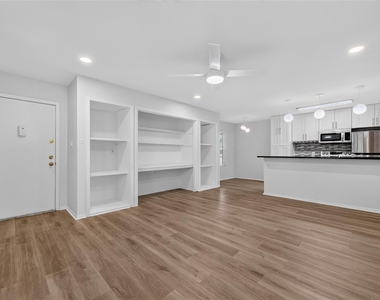 910 Duncan Ln - Photo Thumbnail 4