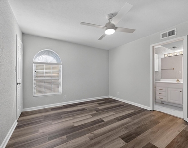 910 Duncan Ln - Photo Thumbnail 19