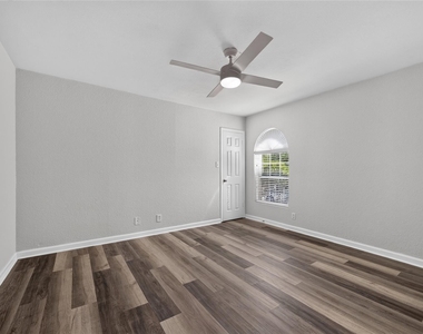 910 Duncan Ln - Photo Thumbnail 18