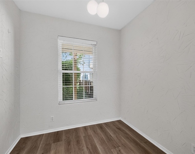 910 Duncan Ln - Photo Thumbnail 14