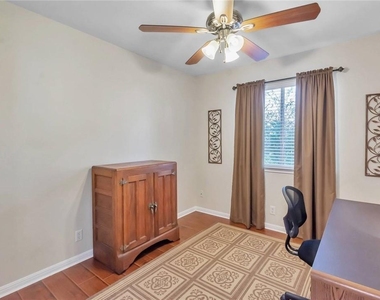 310 Stewart Dr - Photo Thumbnail 16
