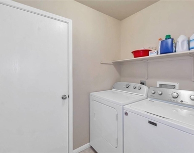 310 Stewart Dr - Photo Thumbnail 18