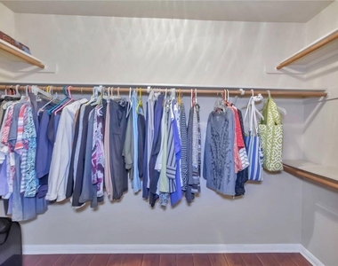 310 Stewart Dr - Photo Thumbnail 14