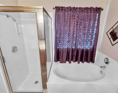 310 Stewart Dr - Photo Thumbnail 12