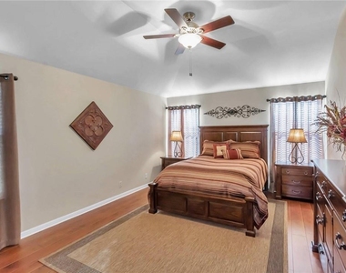 310 Stewart Dr - Photo Thumbnail 13