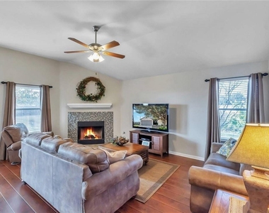 310 Stewart Dr - Photo Thumbnail 4