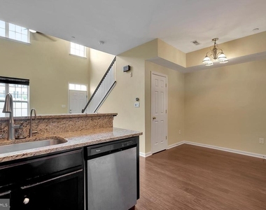 1092 Worth Lane - Photo Thumbnail 4
