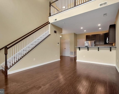 1092 Worth Lane - Photo Thumbnail 1