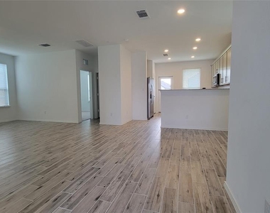 217 Redonda Dr - Photo Thumbnail 4