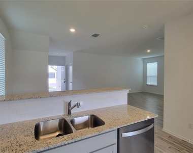 217 Redonda Dr - Photo Thumbnail 6