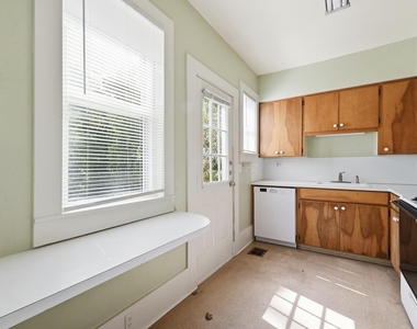 3205 Guadalupe St - Photo Thumbnail 7