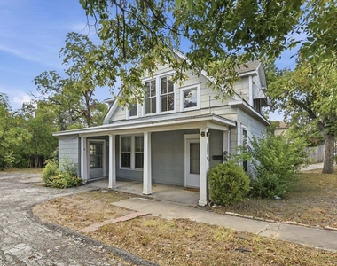 3205 Guadalupe St - Photo Thumbnail 1