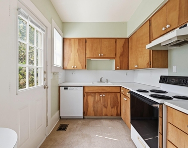 3205 Guadalupe St - Photo Thumbnail 8