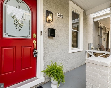 709 16th Street Ne - Photo Thumbnail 2
