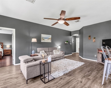 3004 Don Hill Ln - Photo Thumbnail 4
