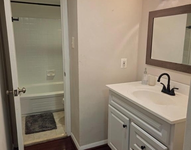 1420 N N Street Nw - Photo Thumbnail 12